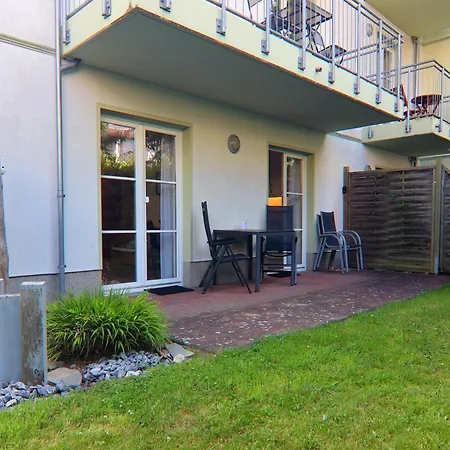 Moderne In Graal-mueritz, Strandnah