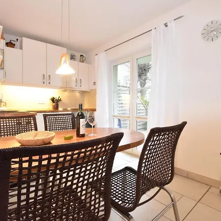 Apartament In With Garden *