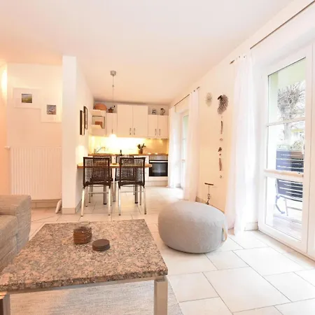 Apartament In With Garden *